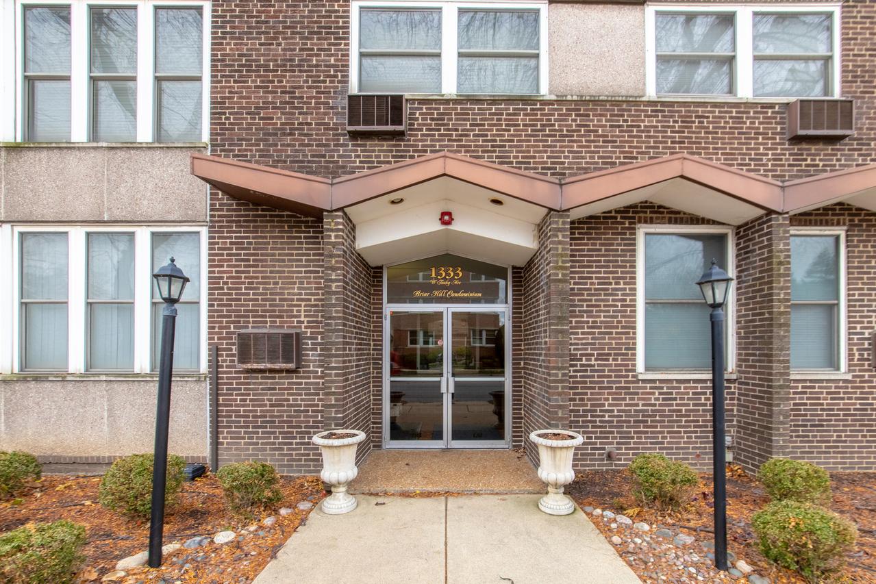 1333 W Touhy Ave. #303, Park Ridge, IL 60068