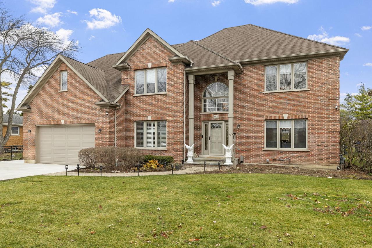 1203 N Burning Bush Ln., Mount Prospect, IL 60056