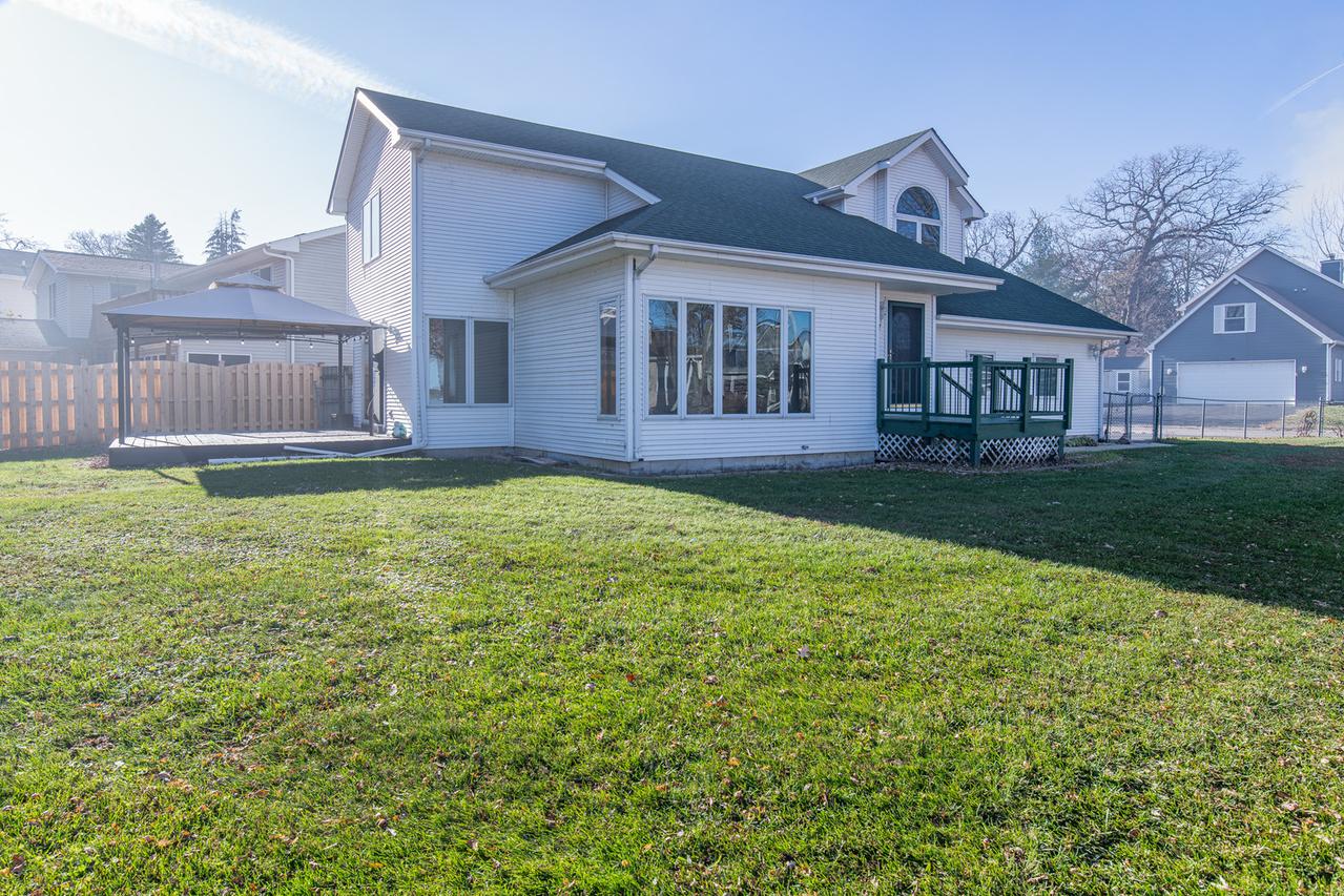 97 Mark Ln., Fox Lake, IL 60020