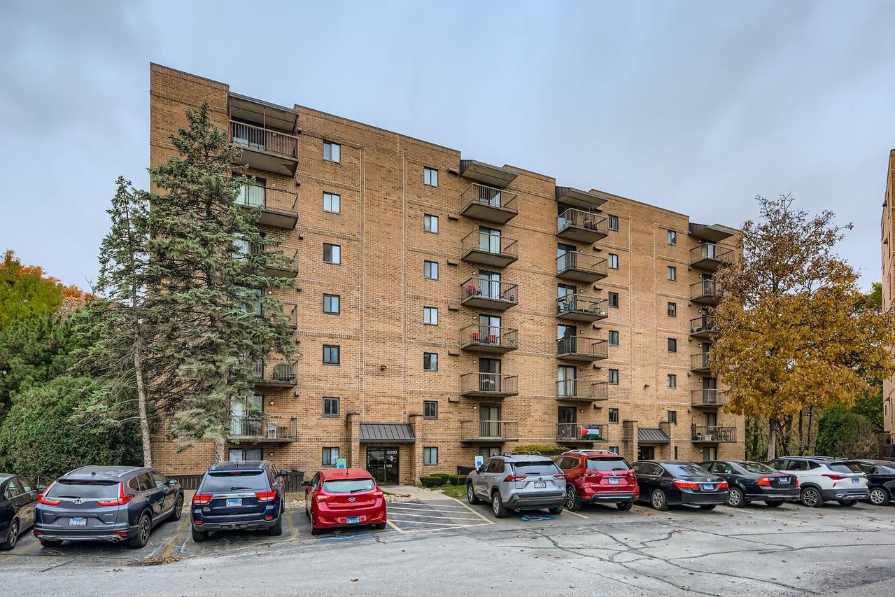 6050 Lake Bluff Dr. #101, Tinley Park, IL 60477