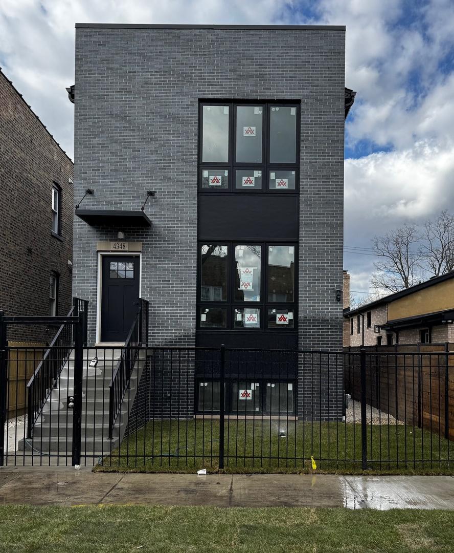 4348 W Thomas St., Chicago, IL 60651