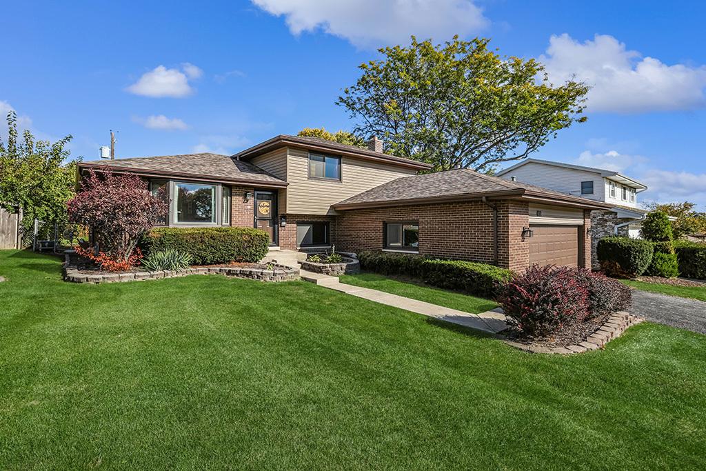 417 Glenys Dr., Lemont, IL 60439