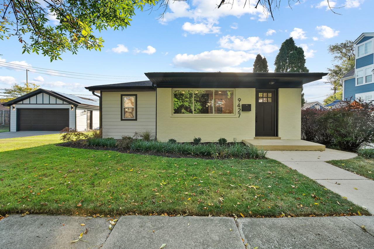 9427 S Charles St., Chicago, IL 60643