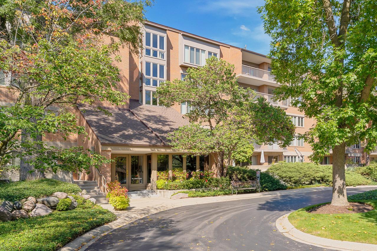 22 Park Ln. #203, Park Ridge, IL 60068
