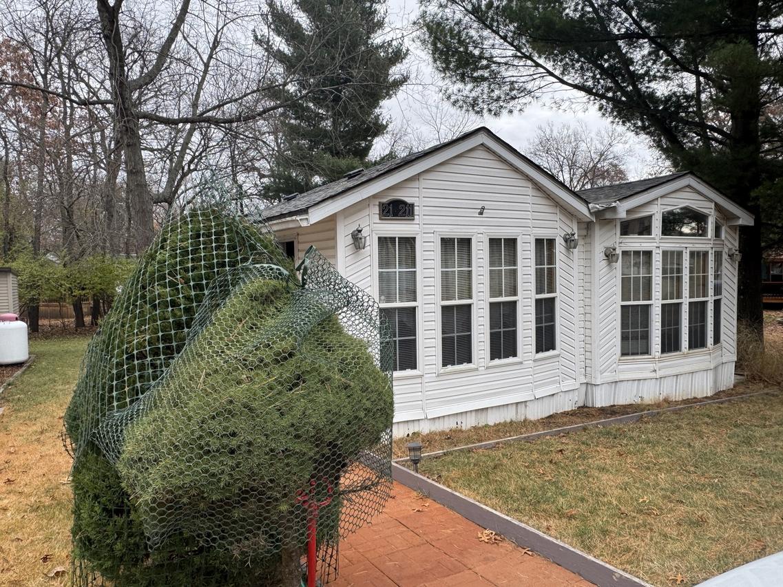 21-211 Woodhaven Lakes, Sublette, IL 61367