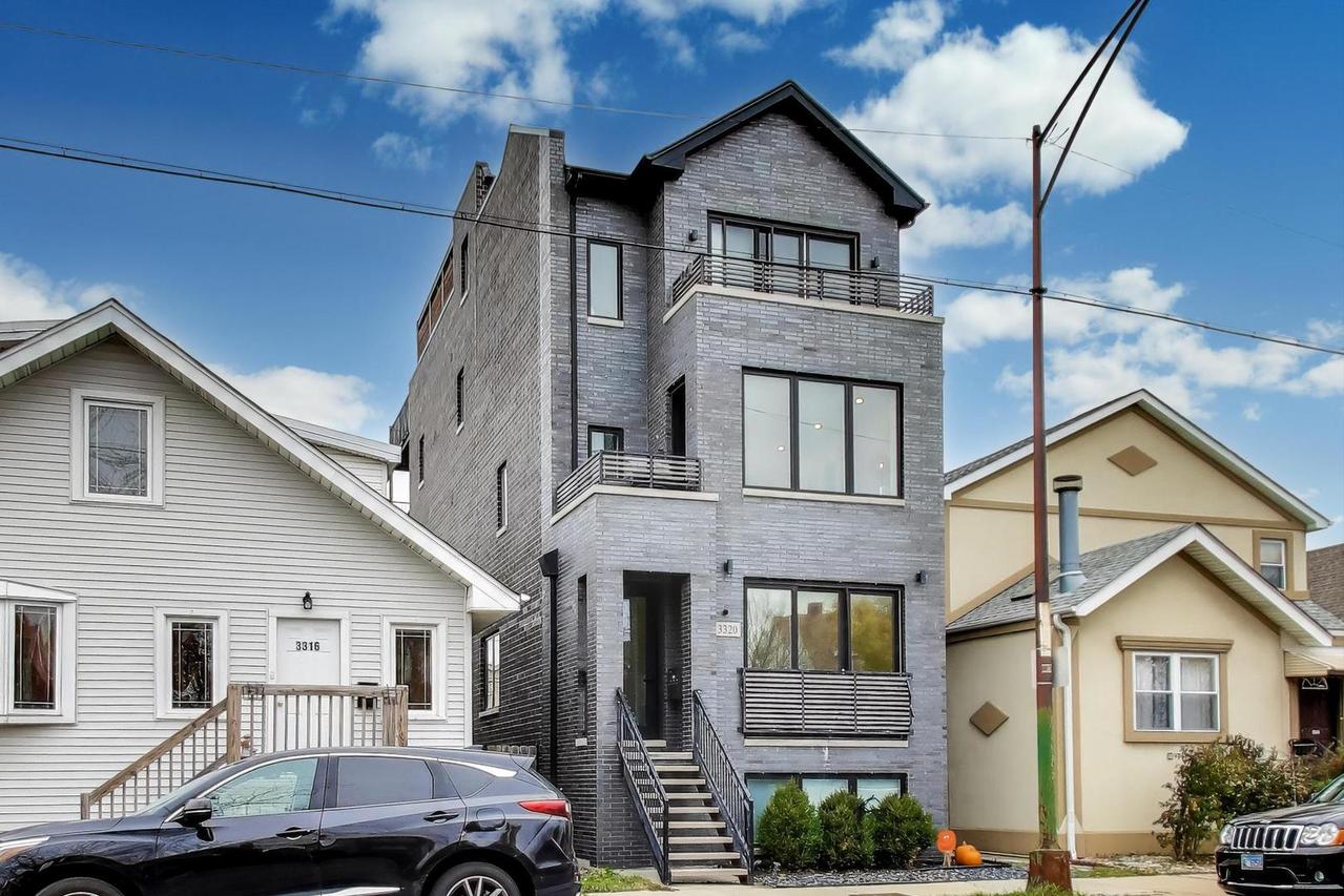 3320 N Narragansett Ave. #2, Chicago, IL 60634