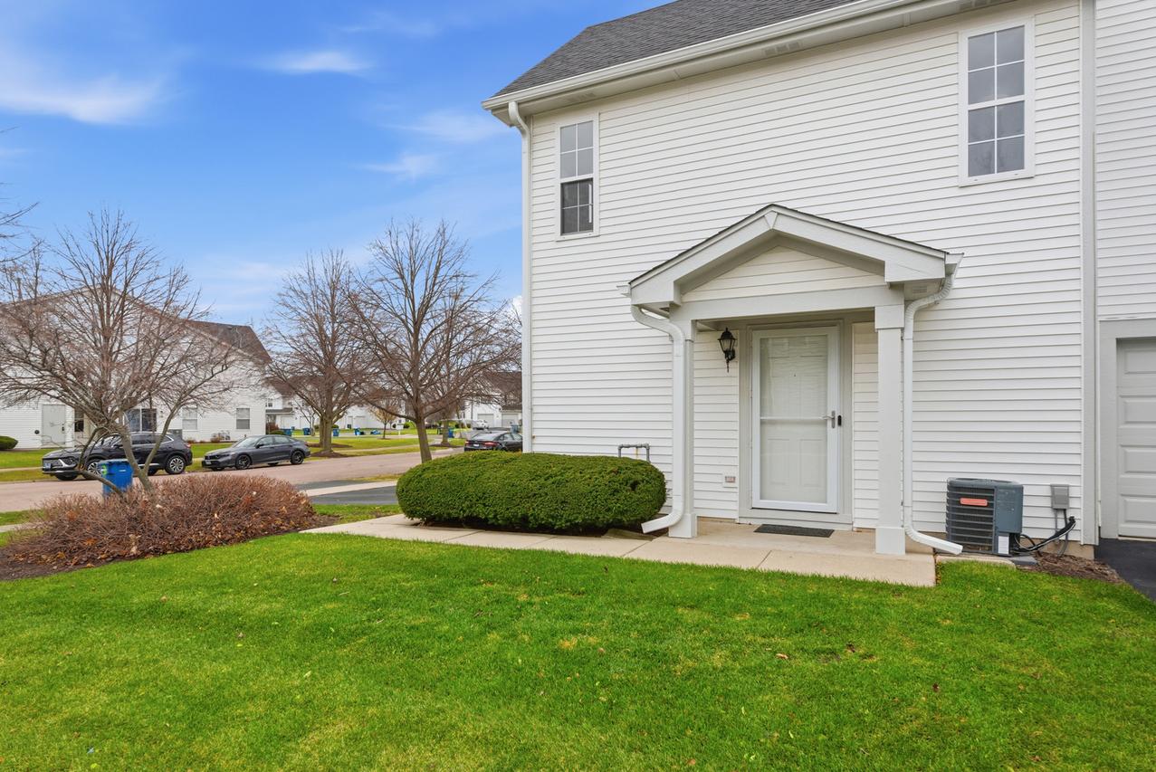 2413 Dickens Dr., Aurora, IL 60503