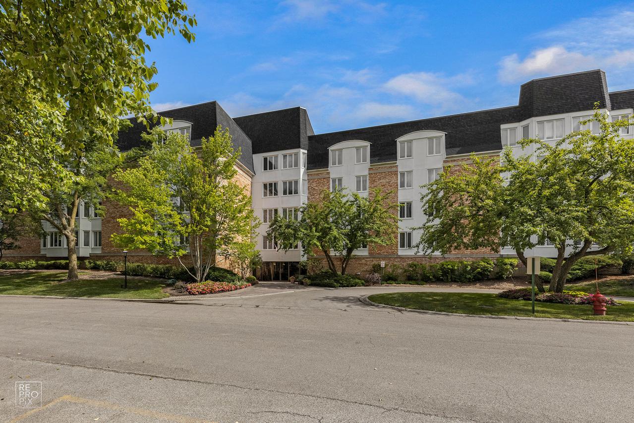200 Lake Blvd. #402, Buffalo Grove, IL 60089