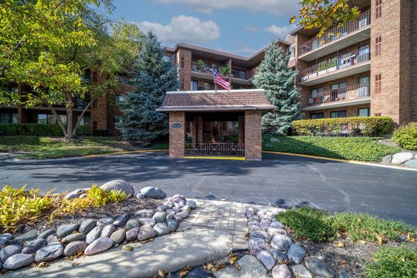 51 Old Oak Dr. #414, Buffalo Grove, IL 60089
