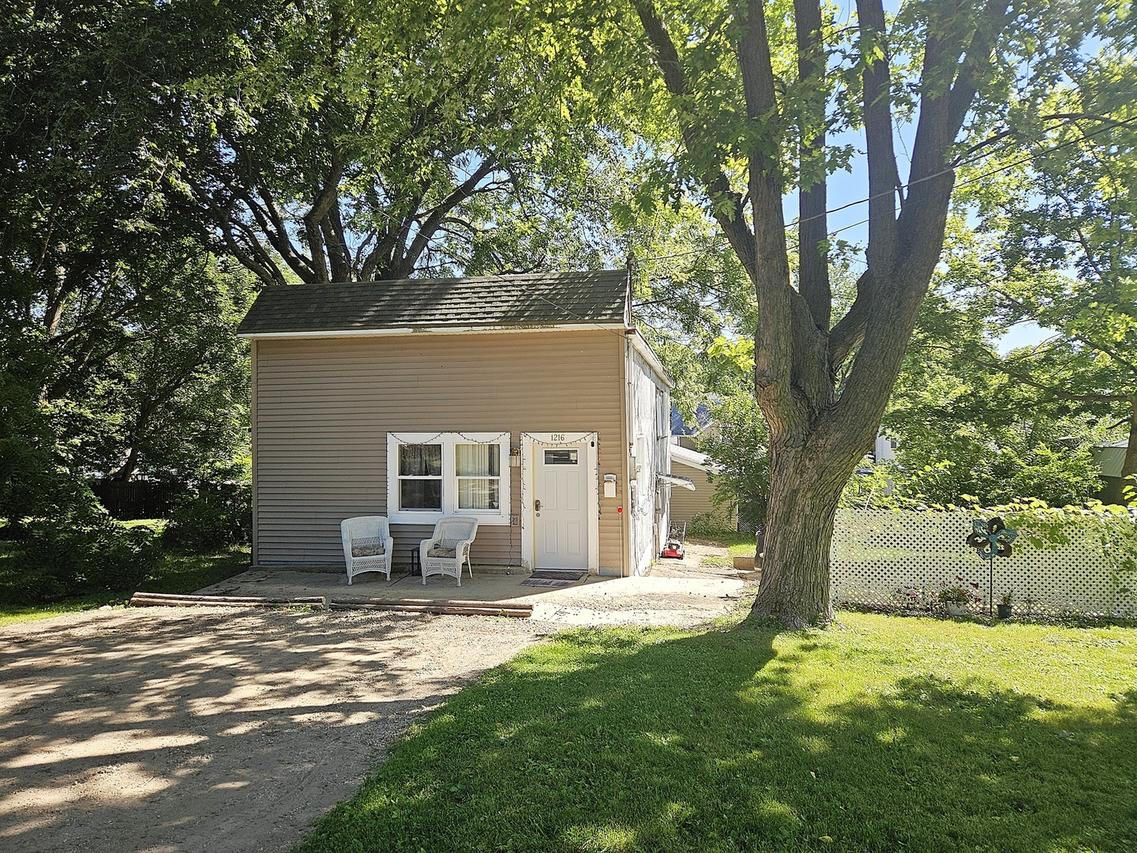1216 S Ottawa Ave., Dixon, IL 61021