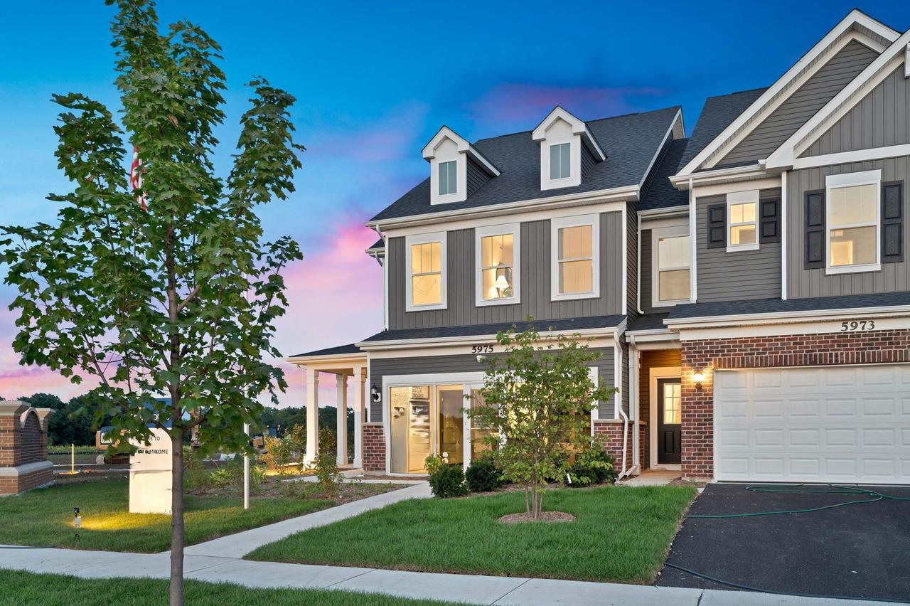 2248 Horseshoe Cir. #08802, Naperville, IL 60564