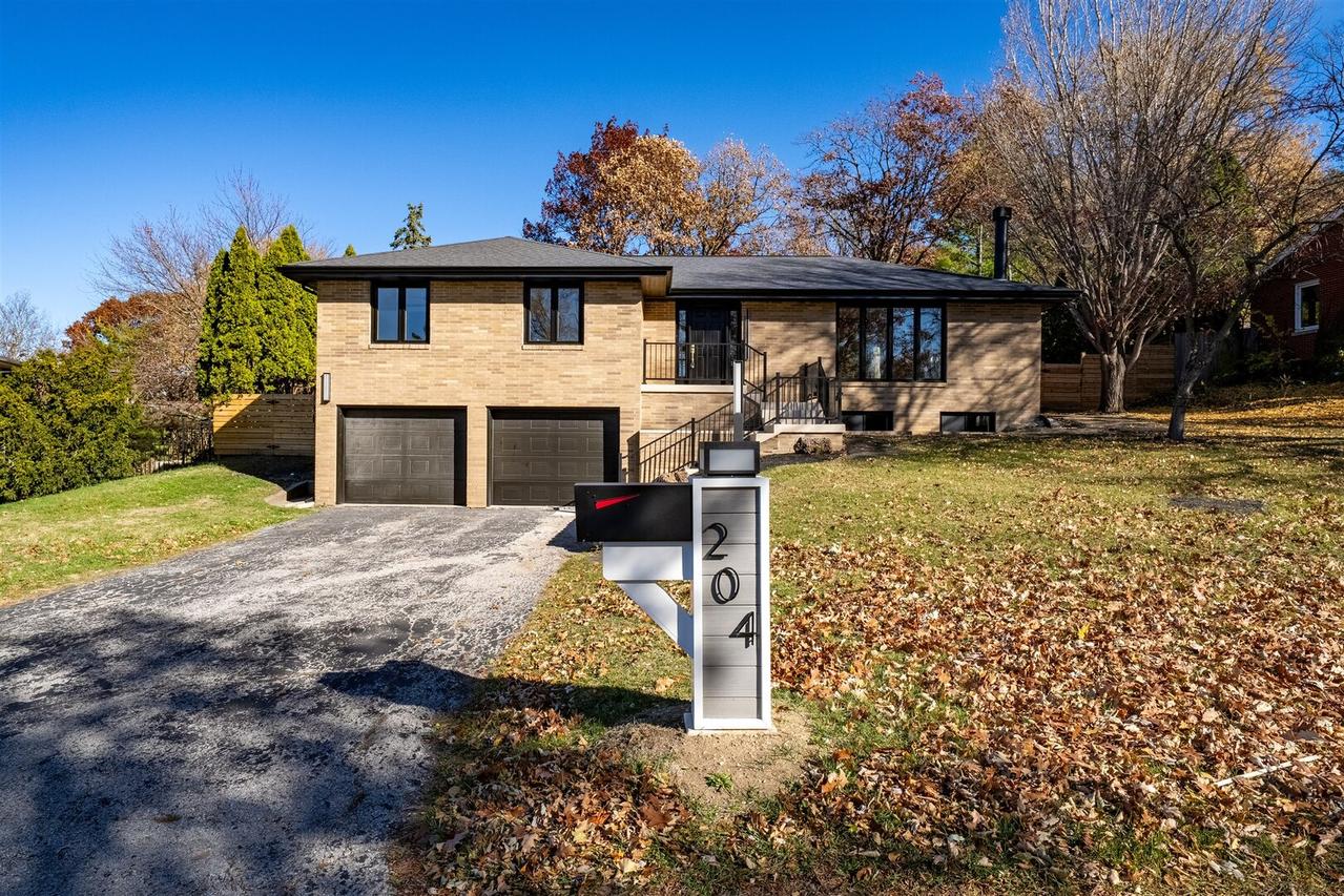 204 Parkview Dr., Bloomington, IL 61701