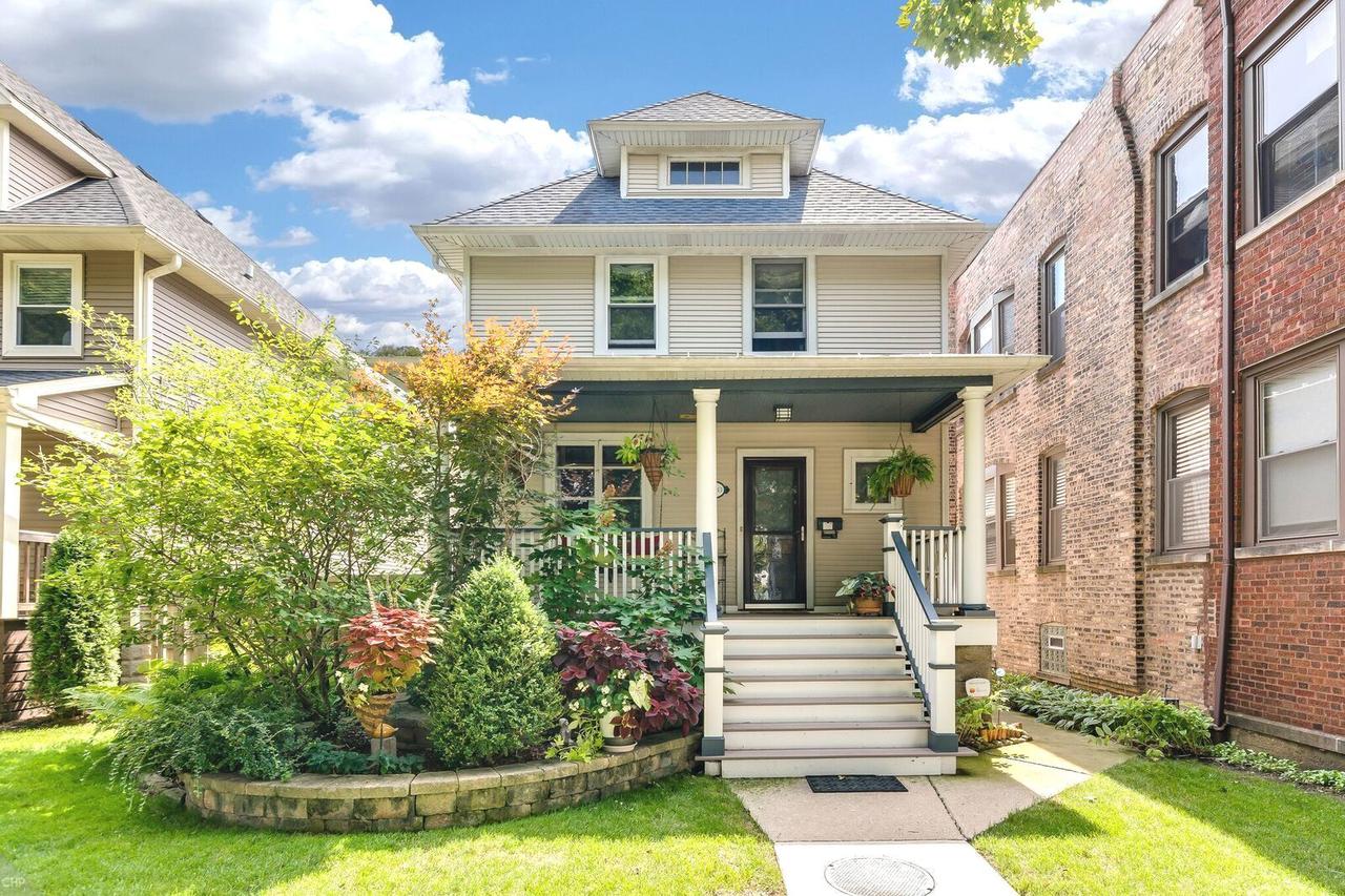 4033 W Waveland Ave., Chicago, IL 60641