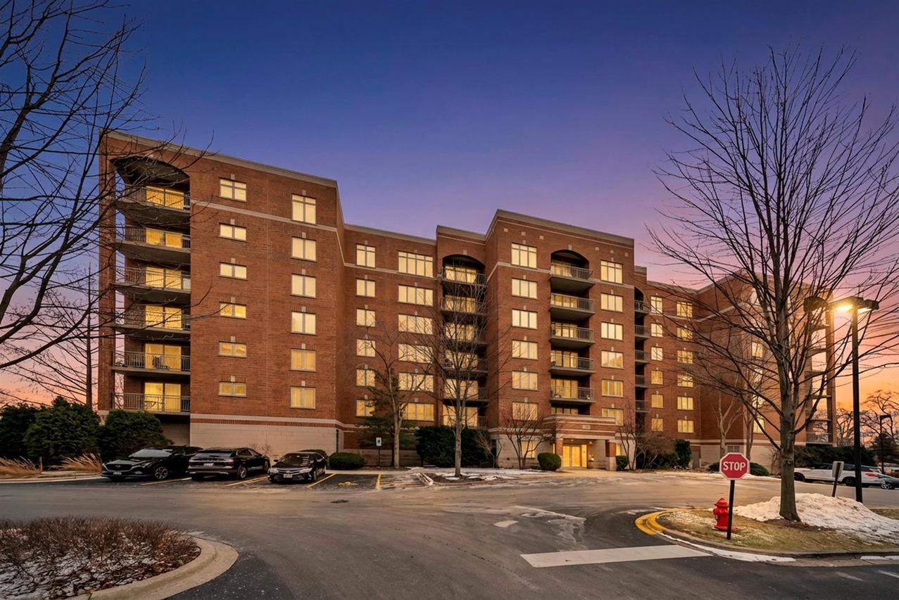 430 S Western Ave. #601, Des Plaines, IL 60016