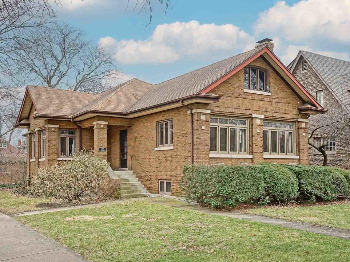 10101 S Hoyne Ave., Chicago, IL 60643