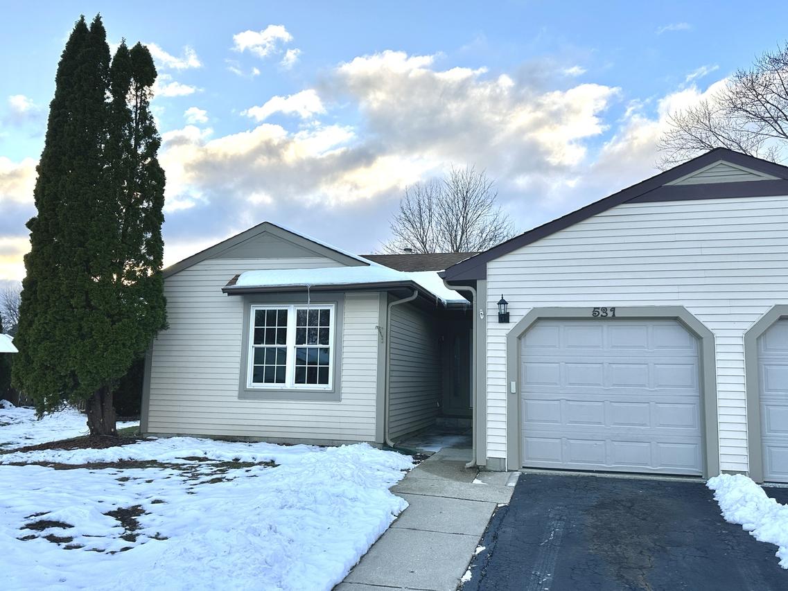 531 Lasalle Ln., Buffalo Grove, IL 60089