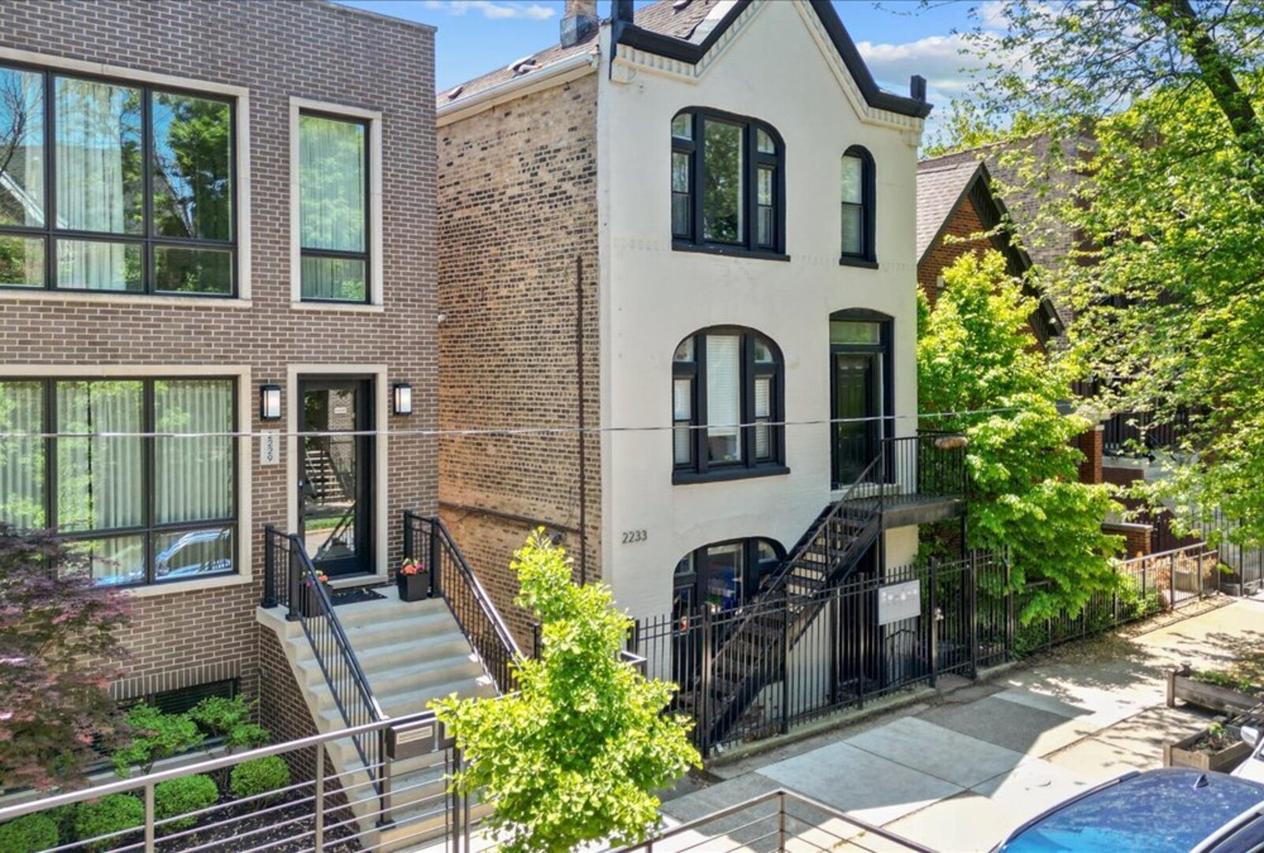 2233 W Shakespeare Ave. #1F, Chicago, IL 60647