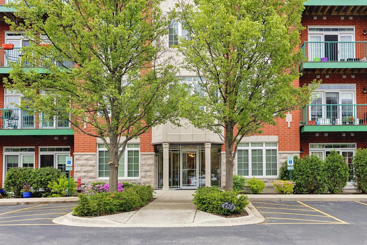 640 Mchenry Rd. #301, Wheeling, IL 60090