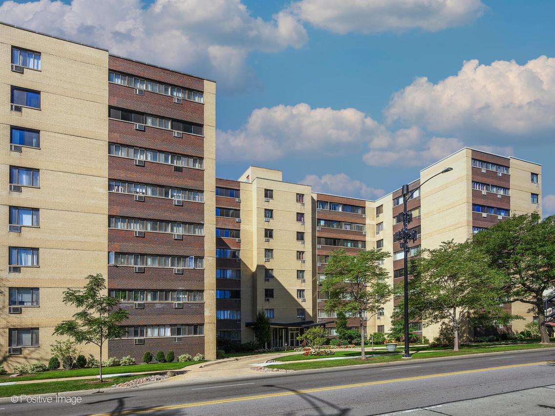 6300 N Sheridan Rd. #608, Chicago, IL 60660