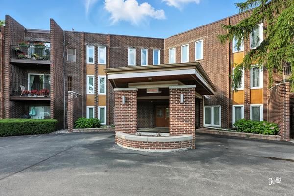 1425 Sandpebble Dr. #340, Wheeling, IL 60090