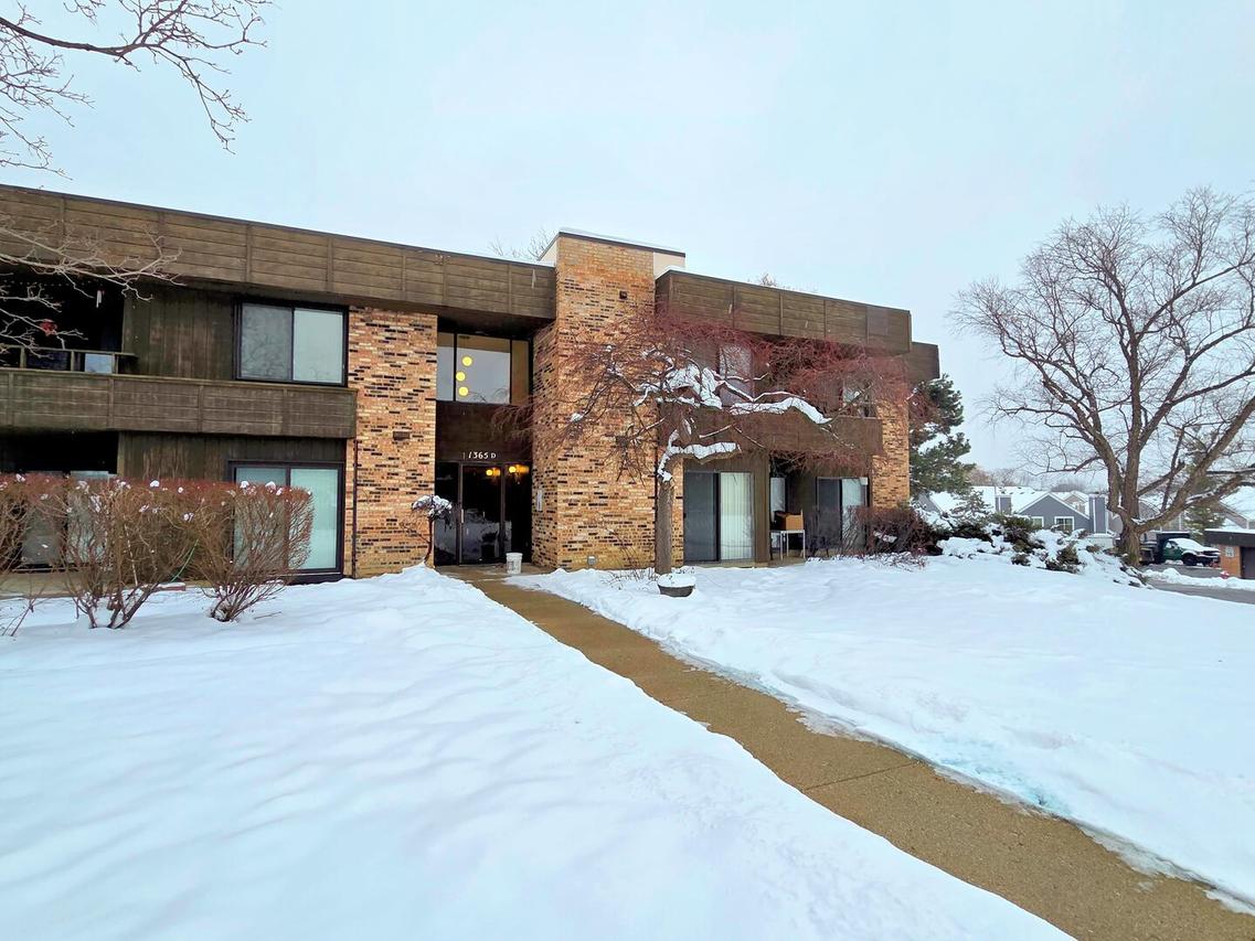 1365 N Sterling Ave. #214D, Palatine, IL 60067
