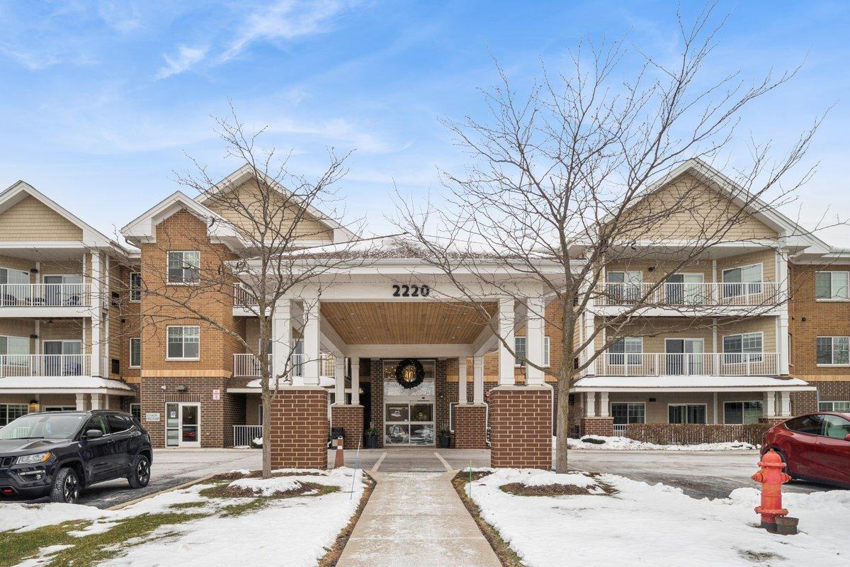 2220 Founders Dr. #117, Northbrook, IL 60062