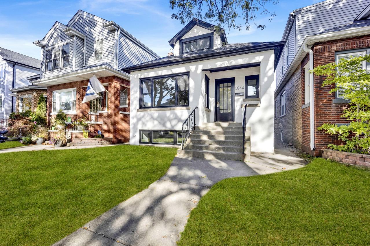 5844 W Leland Ave., Chicago, IL 60630