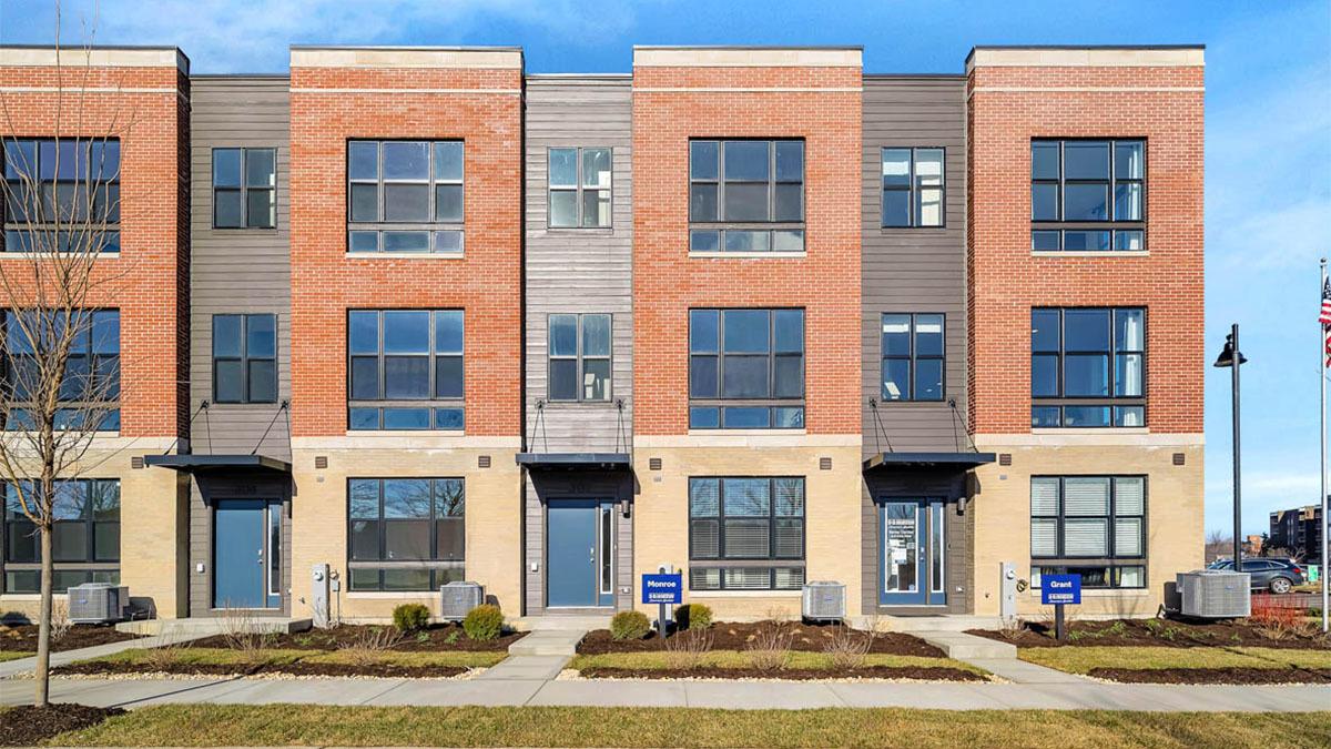 302 Summit Cir., Lombard, IL 60148