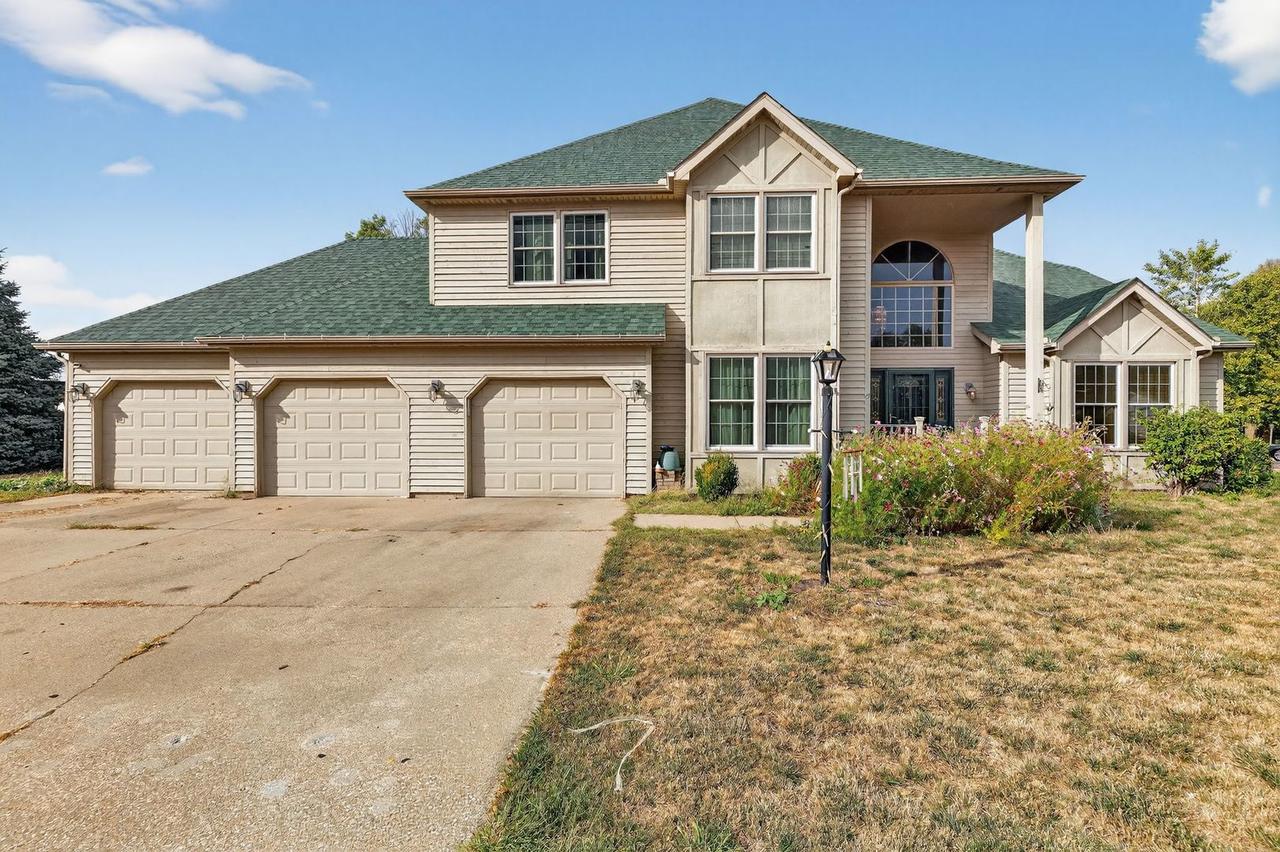 302 Jay St., Savoy, IL 61874