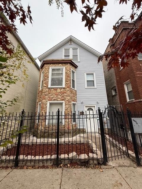 3503 W Palmer St., Chicago, IL 60647