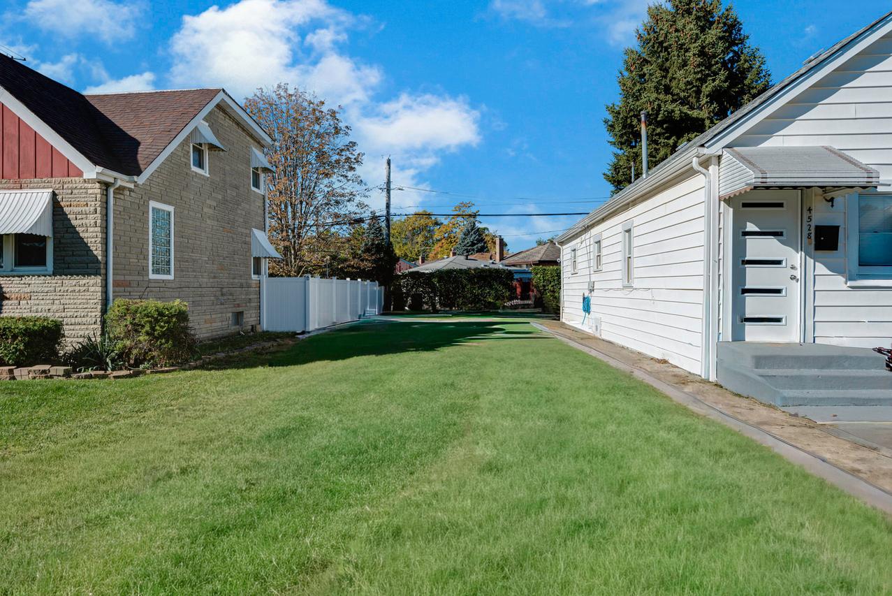 4520 N Narragansett Ave., Harwood Heights, IL 60706