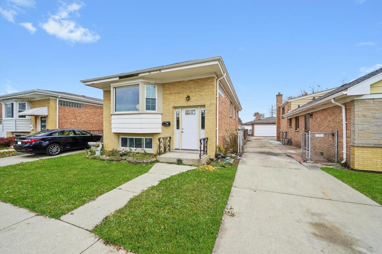 233 32nd Ave., Bellwood, IL 60104