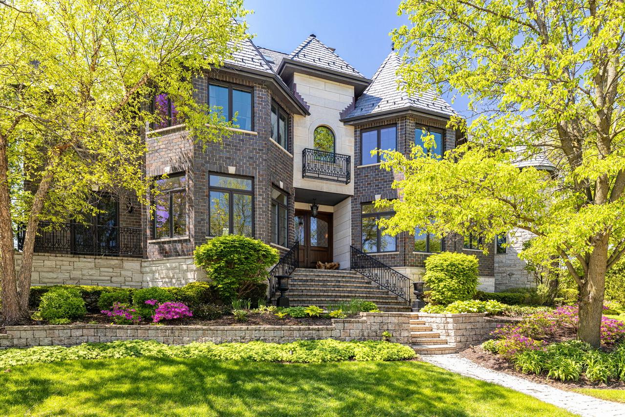 17 Ambriance Dr., Burr Ridge, IL 60527