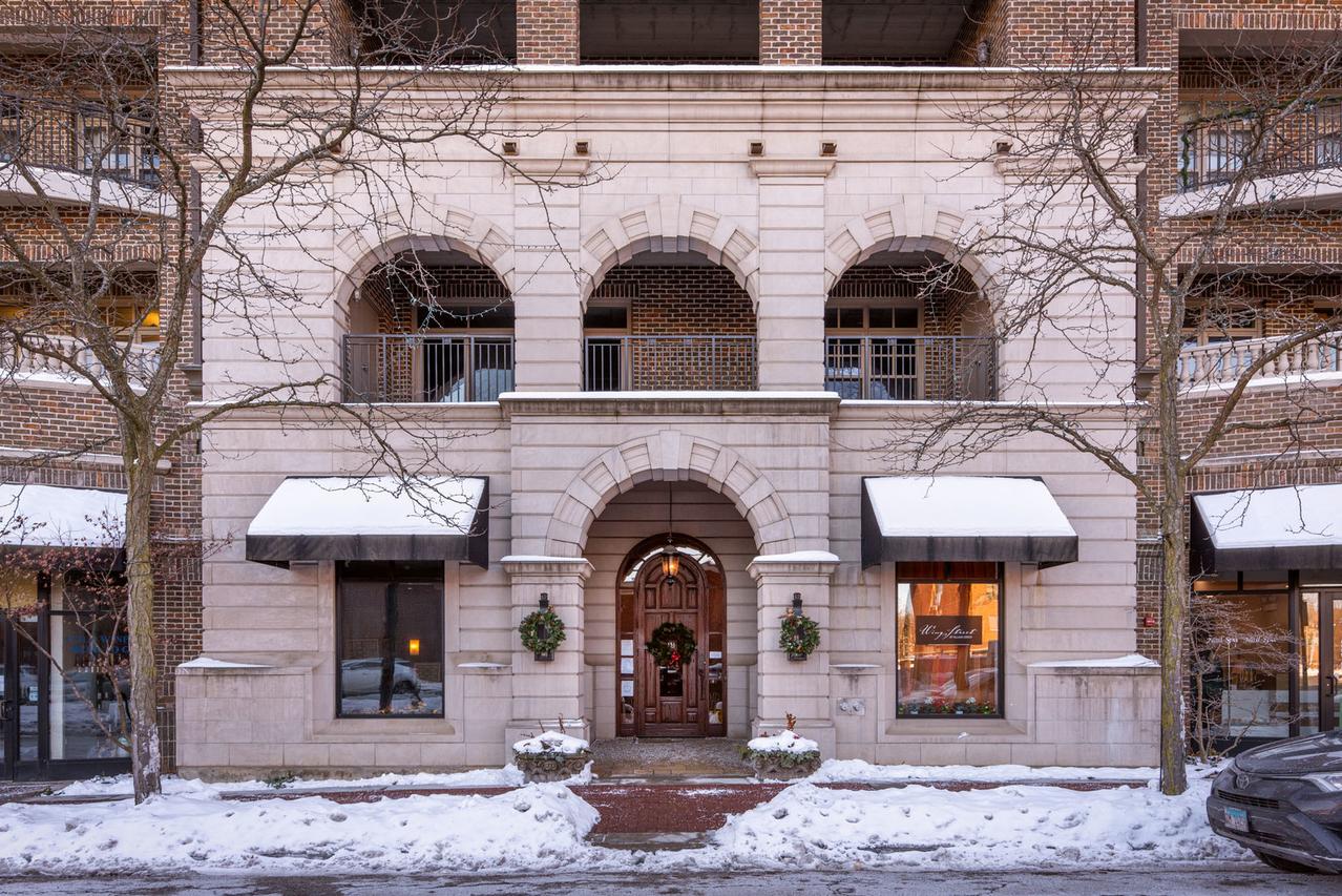151 W Wing St. #301, Arlington Heights, IL 60005