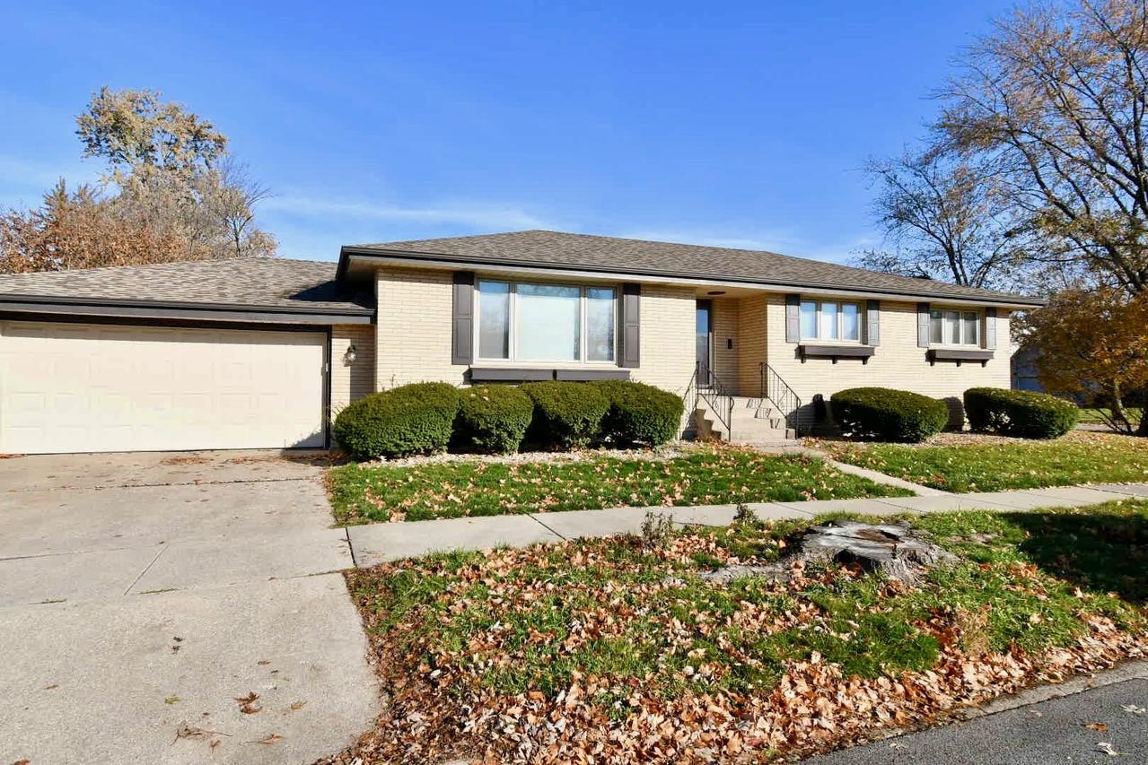 1038 E 167th Pl., South Holland, IL 60473