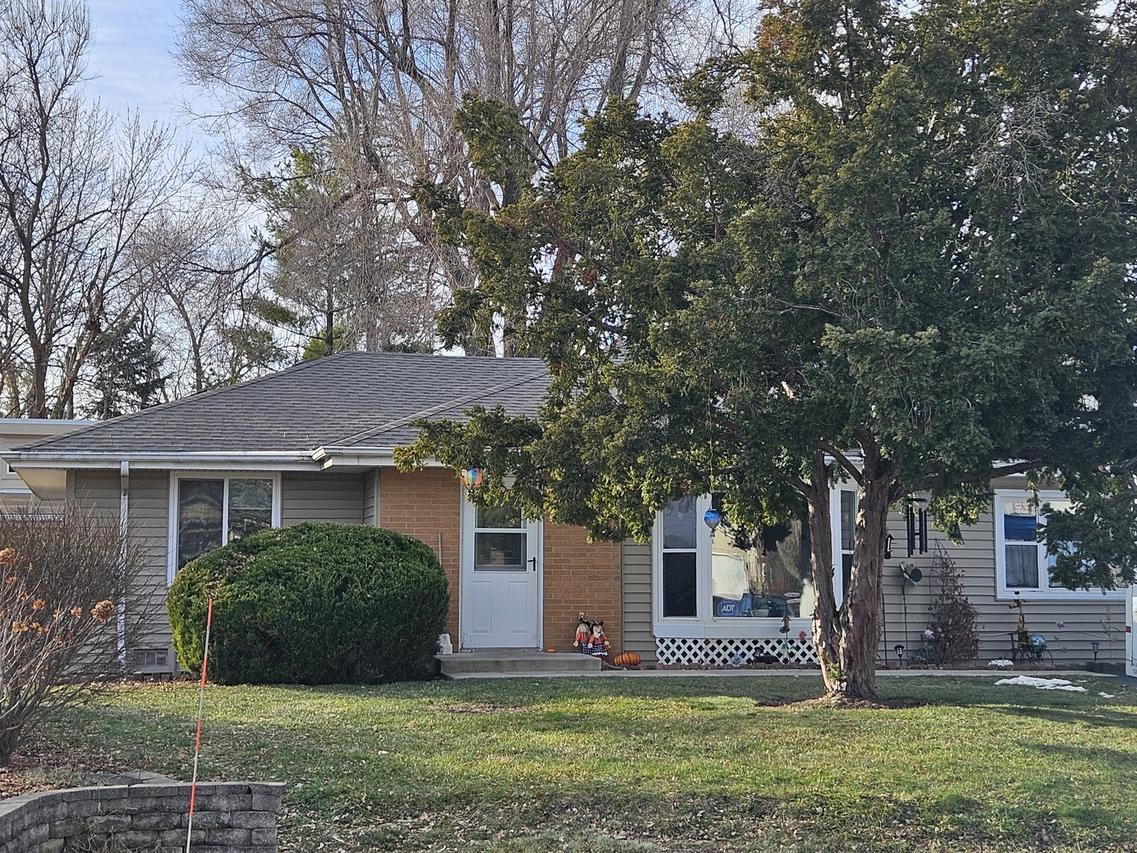 62 Ridge Ct., Lindenhurst, IL 60046