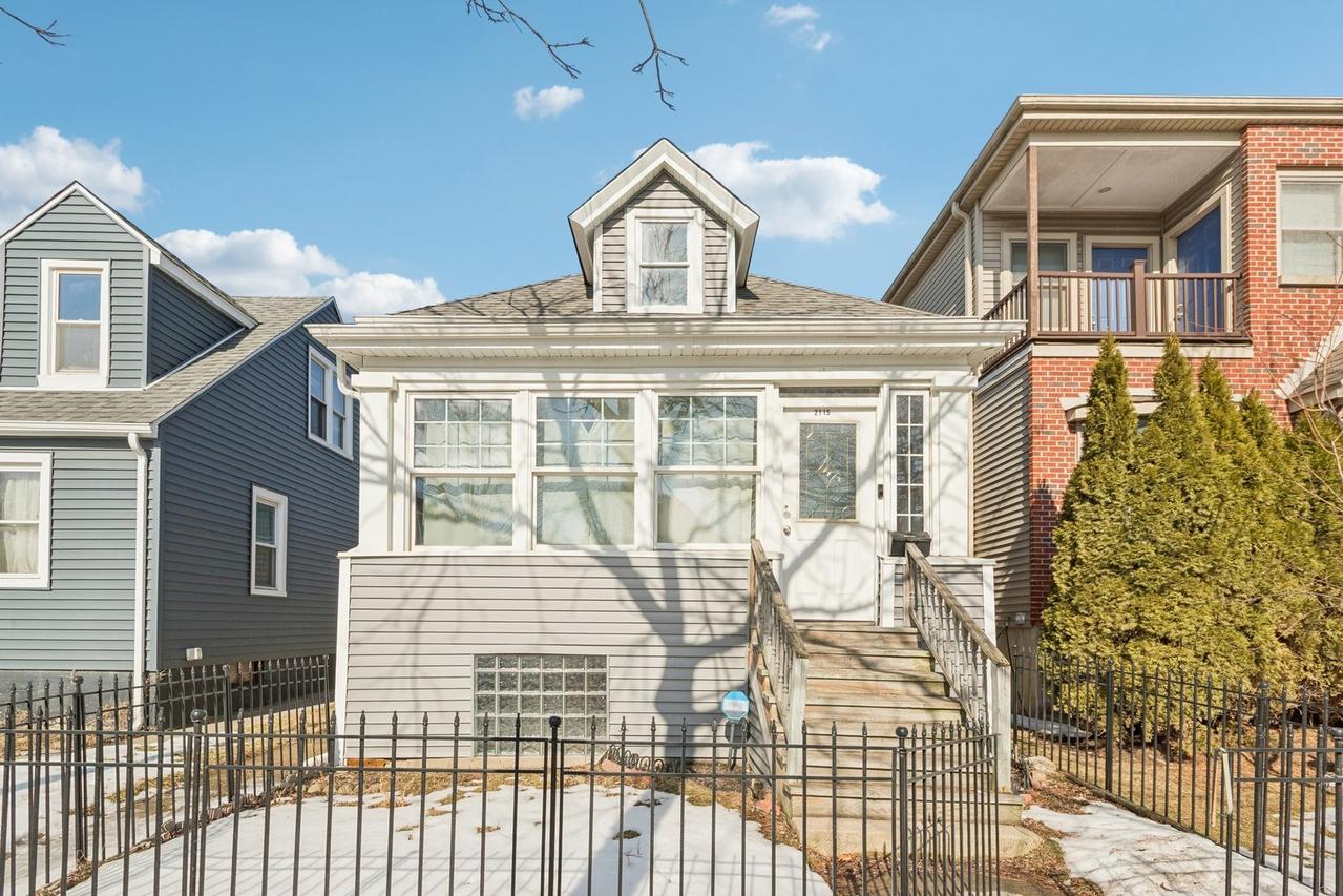 2115 Emerson St., Evanston, IL 60201