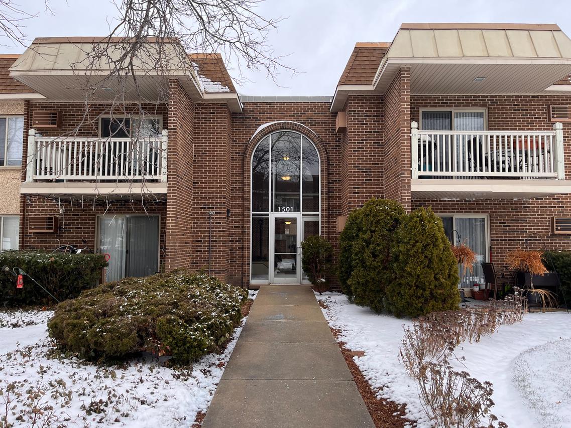 1501 E Churchill Dr. #105, Palatine, IL 60074