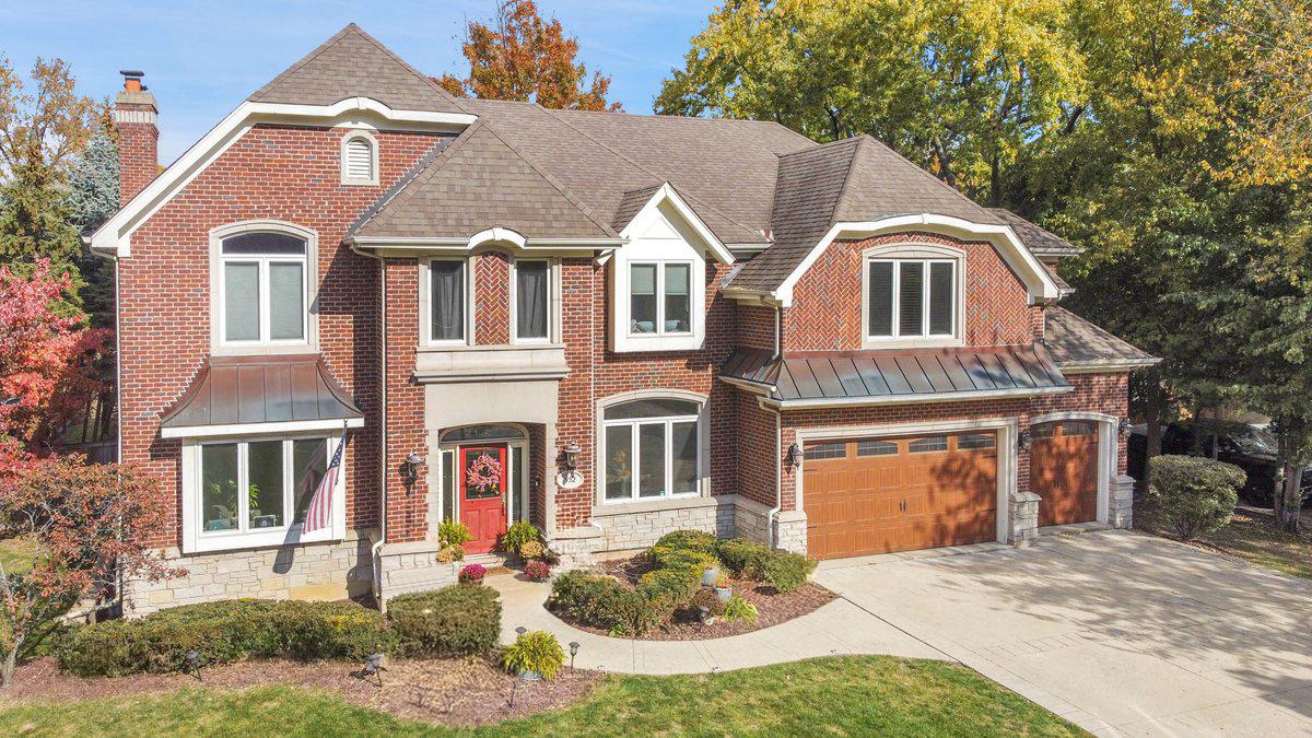 552 Ahlstrand Rd., Glen Ellyn, IL 60137