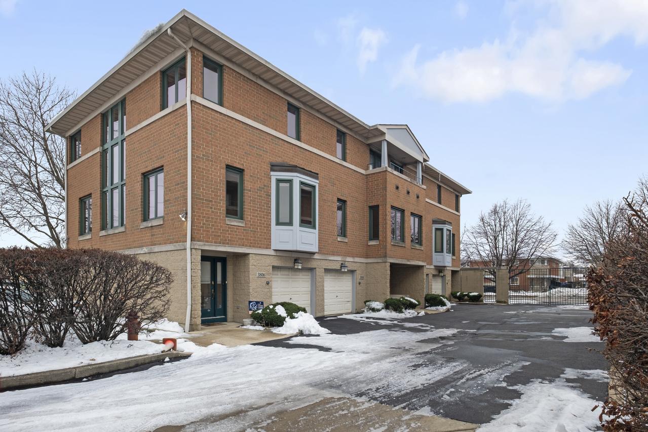3806 W Devon Ave., Lincolnwood, IL 60712