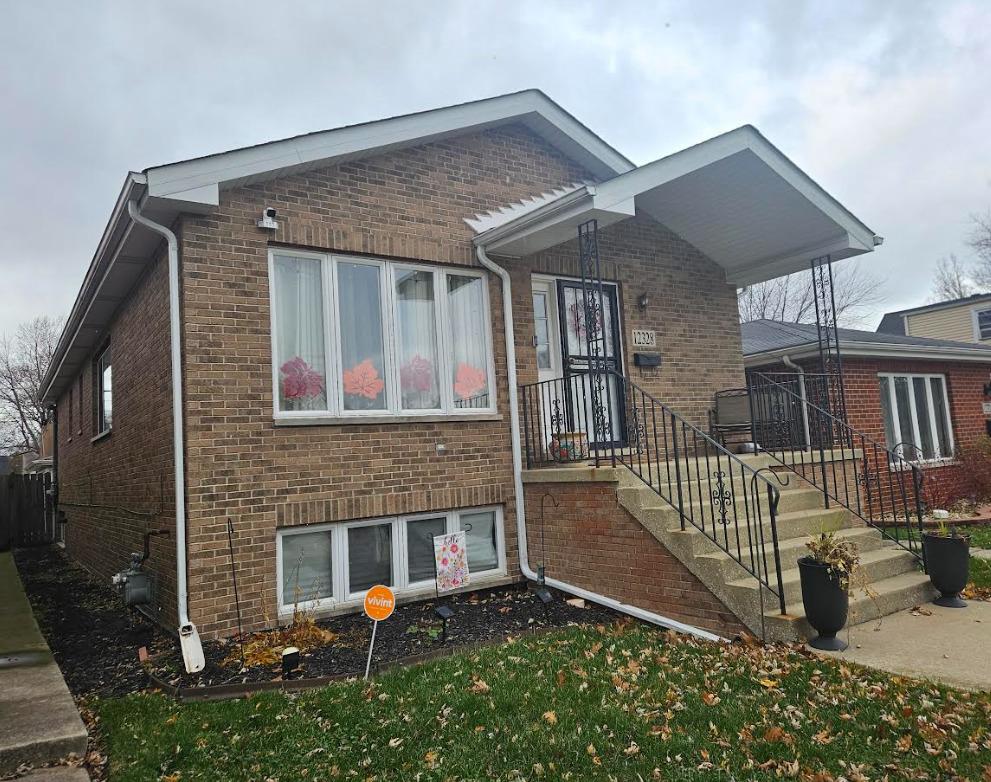 12328 S Aberdeen St., Calumet Park, IL 60827