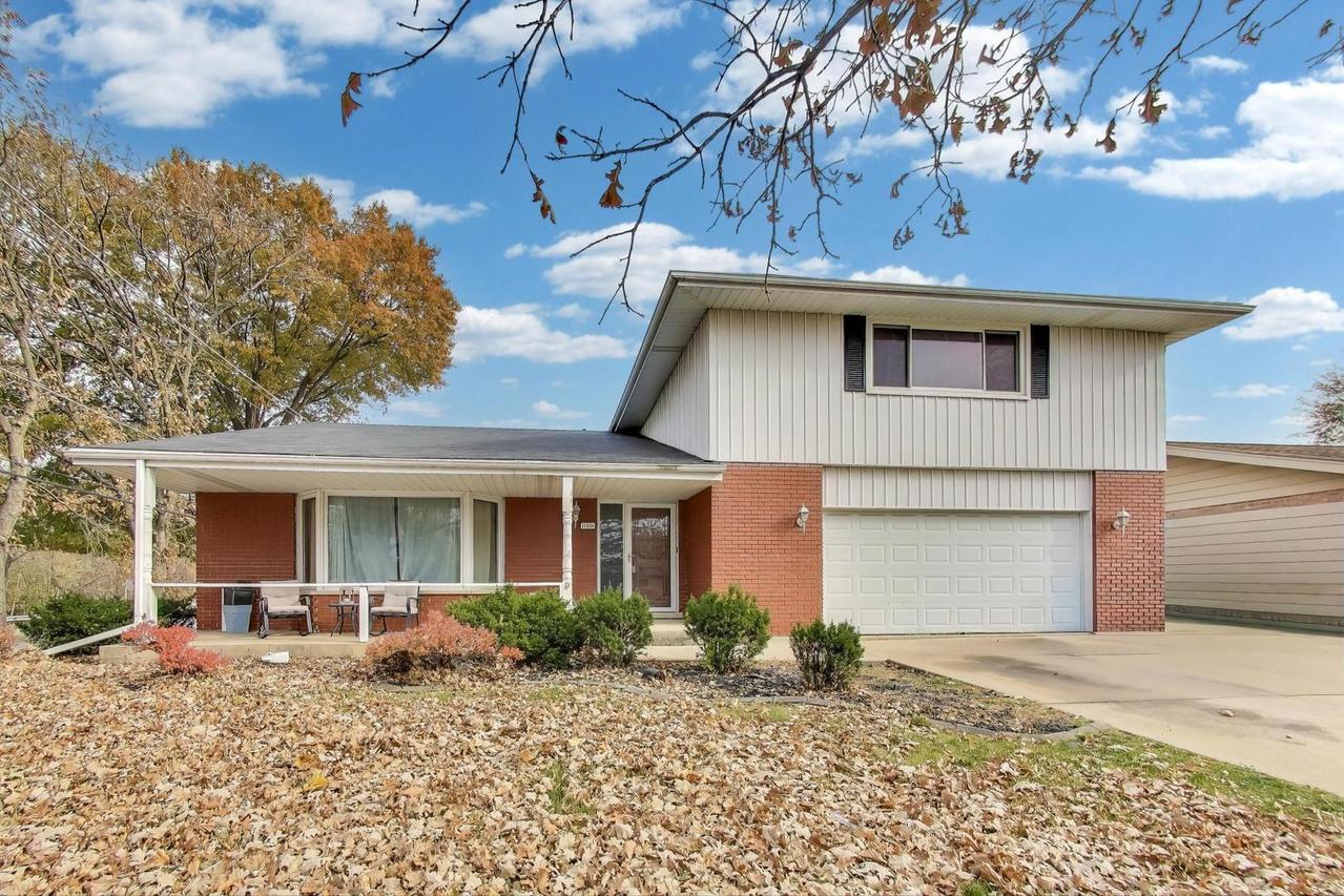 17001 Everett Ave., South Holland, IL 60473