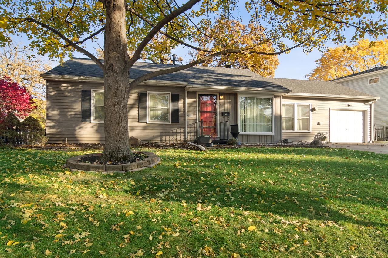 36 Crestview Ter., Buffalo Grove, IL 60089