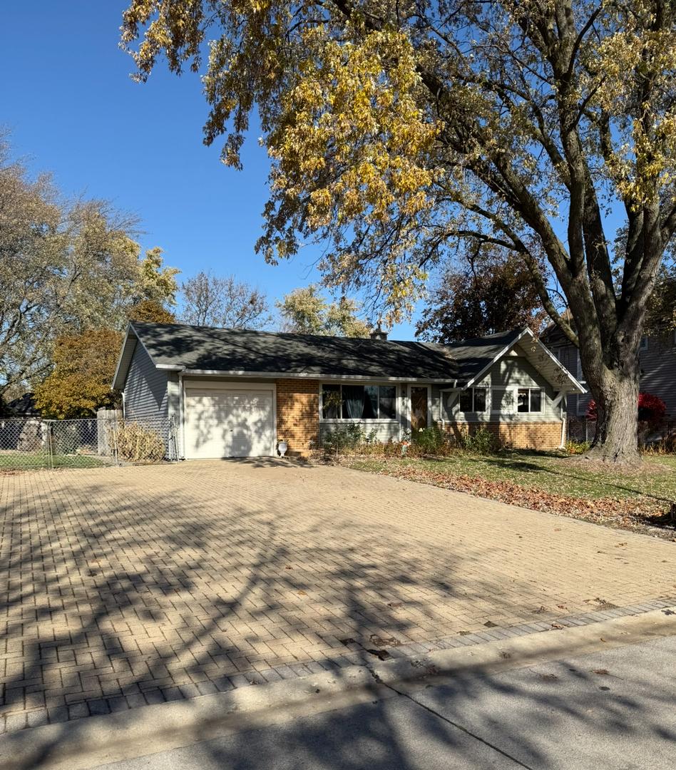 655 W Comstock Ave., Elmhurst, IL 60126