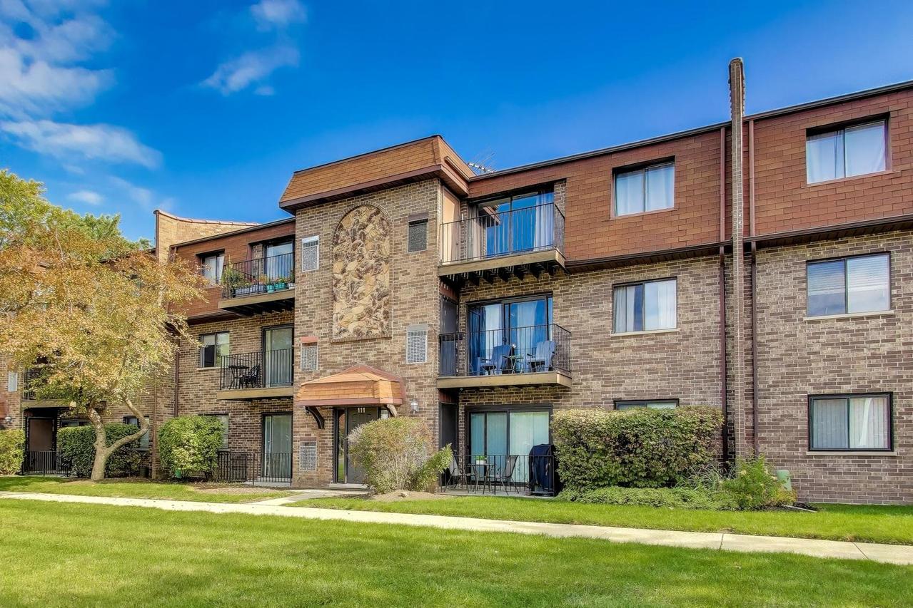 111 W Brandon Ct. #E24, Palatine, IL 60067