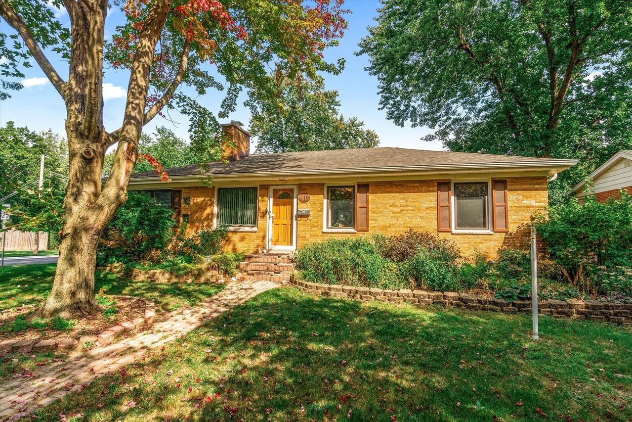 719 N President St., Wheaton, IL 60187
