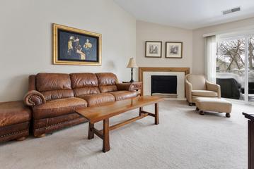 1600 Brittany Ct. #C2, Wheeling, IL 60090