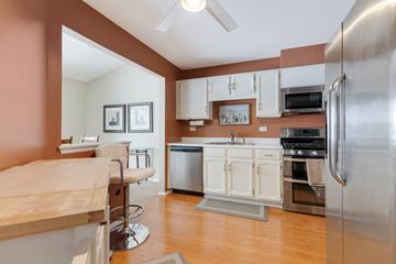 1600 Brittany Ct. #C2, Wheeling, IL 60090