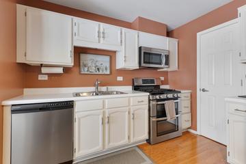 1600 Brittany Ct. #C2, Wheeling, IL 60090