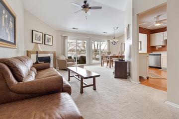 1600 Brittany Ct. #C2, Wheeling, IL 60090